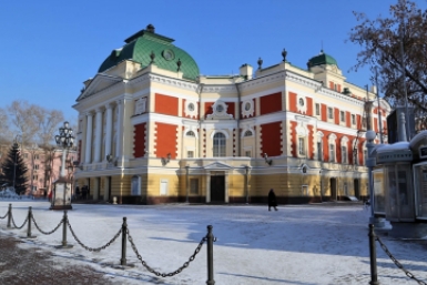 От шорт до фрака: нужно ли вводить дресс-код в российских театрах Мария Оленникова, IrkutskMedia