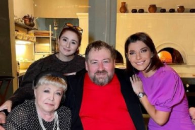 Анна Фроловцева, Юлия Куварзина, Станислав Дужников и Екатерина Волкова соцсети Екатерины Волковой