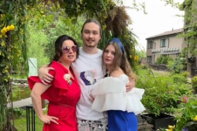 Наташа Королева с сыном и невесткой соцсети Мелиссы Глушко