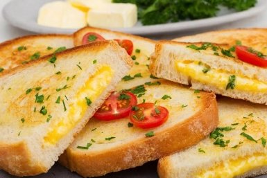 10 минут и "умный" тост готов: хрустящий взрыв вкуса, а начинка - чистый сок
