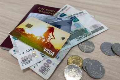 деньги, банковская карта Валерия Овдеенко, ИА PrimaMedia