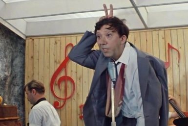 Фильмы СССР к 1 апреля Кадр из фильма &quotБриллиантовая рука&quot (16+), 1969 год