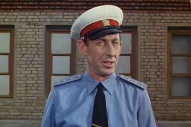 Если промахнетесь, то вы ничего не знаете о Союзе кадр из фильма &quotОперация &quotЫ&quot и другие приключения Шурика&quot (12+), 1965 год