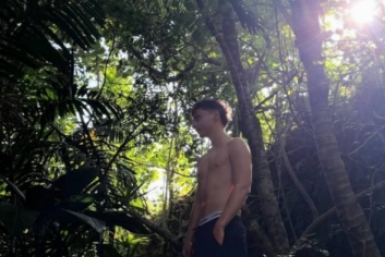 Певец Ваня Дмитриенко в отпуске соцсети Вани Дмитриенко