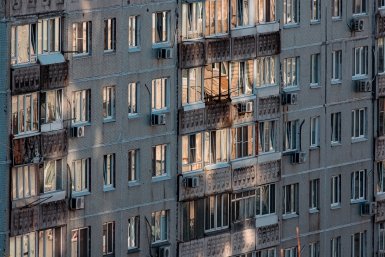 Жильцов многоэтажек предупредили о наказании за выкидывание мусора из окон Илья Аверьянов, ИА PrimaMedia.ru