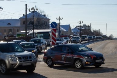 При попадании автомобиля в яму, нужно обязательно вызвать инспектора ГИБДД Юлия Матреницкая, ИА AmurMedia.ru
