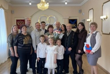 Супруги Бурачинские отметили 50-летие со дня свадьбы пресс-служба департамента ЗАГС Приморского края