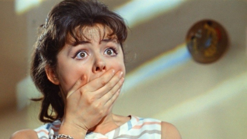 Кадр из фильма &quotОперация &quotЫ&quot и другие приключения Шурика&quot (12+) Кадр из фильма &quotОперация &quotЫ&quot и другие приключения Шурика&quot (12+)