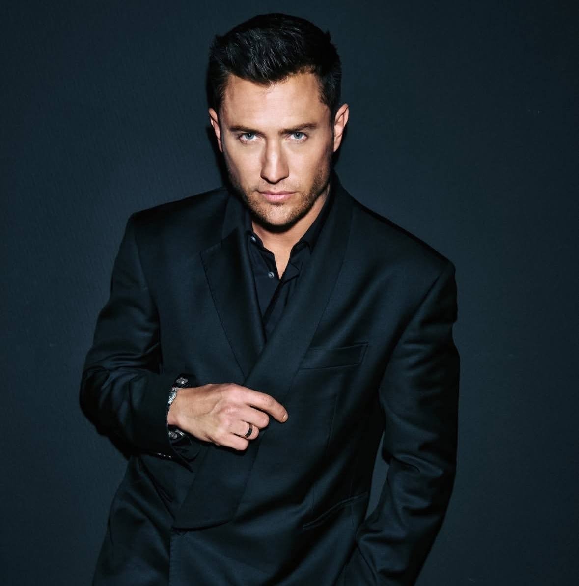 Павел Прилучный в новой фотосессии соцсети актера