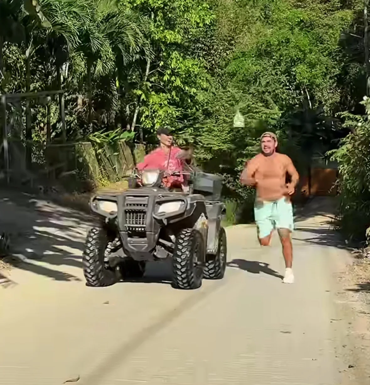 стоп-кадр из видео. соцсети Виктории Бони