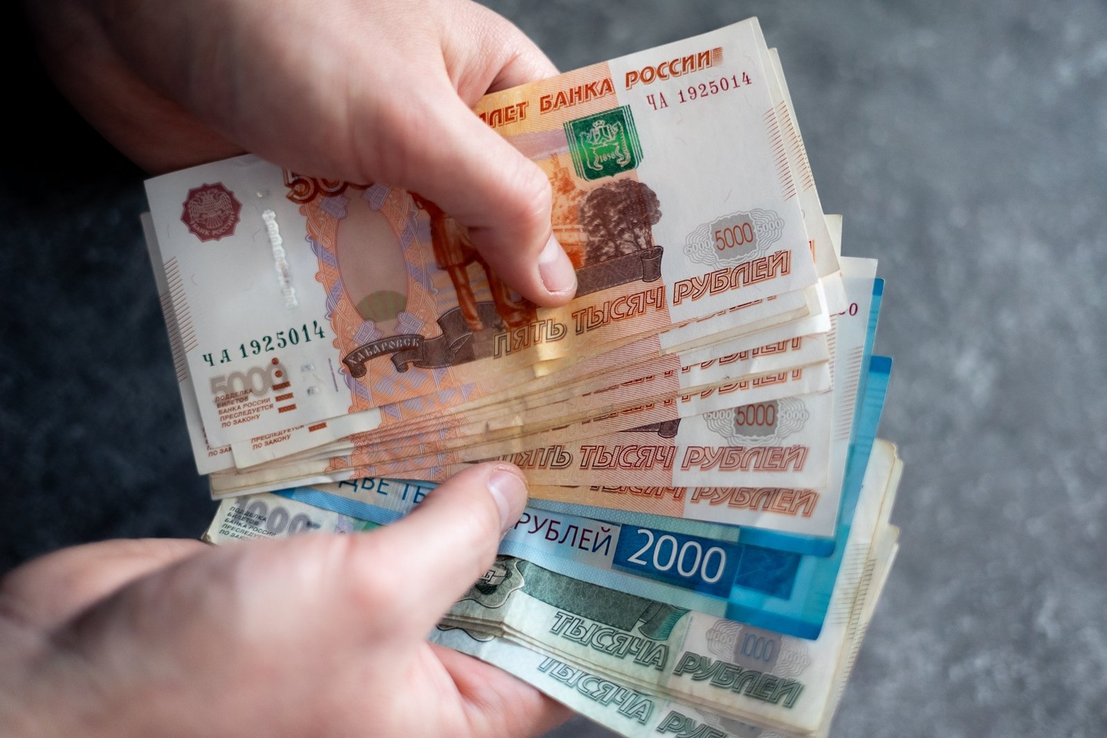 Женщинам предложили дарить к празднику федеральные выплаты в размере двух МРОТ Илья Аверьянов, ИА PrimaMedia.ru