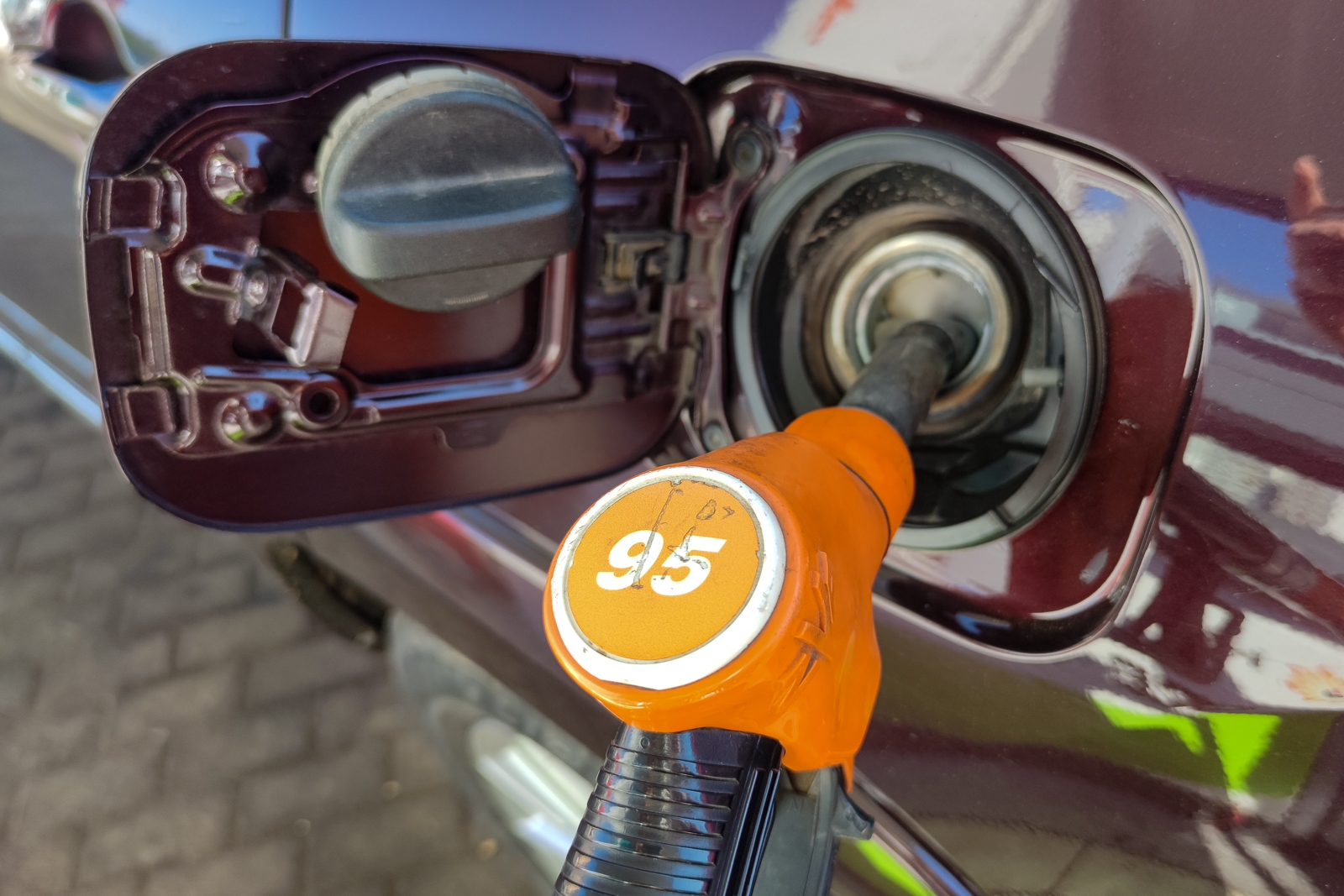 Индийцы закупают сырую нефть, в том числе российскую, перерабатывают на своих современных заводах Илья Аверьянов, ИА PrimaMedia