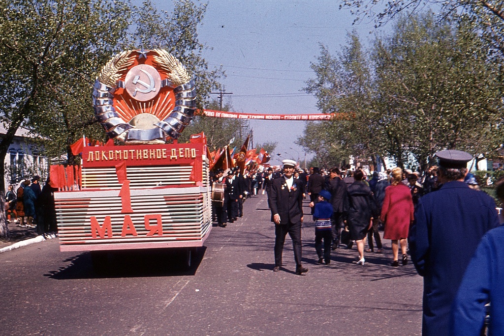 Первомайская демонстрация. Воронежская область. 1970-й год.
