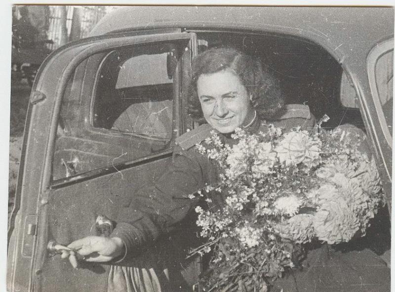 Военный корреспондент Елизавета Микулина,  1945 год