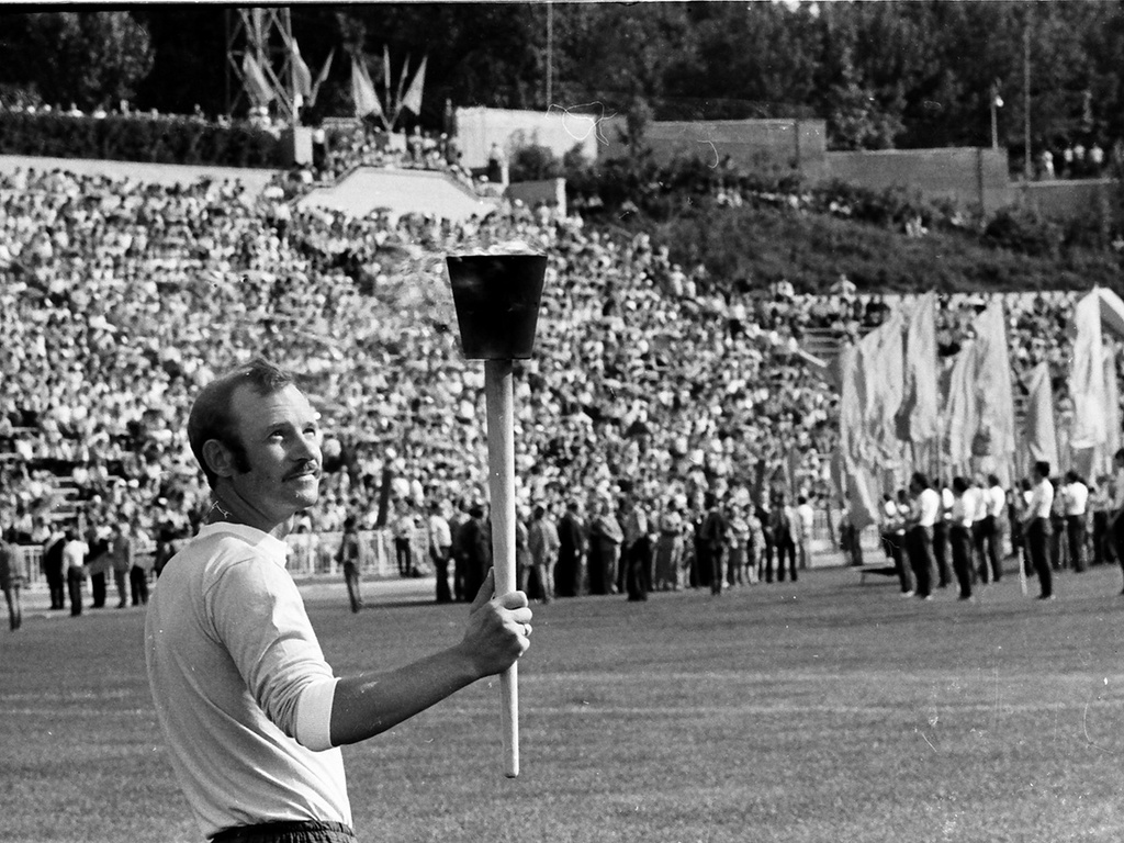 Праздник, посвященный 60-летию ЗИЛ. Факелоносец, 1976 год